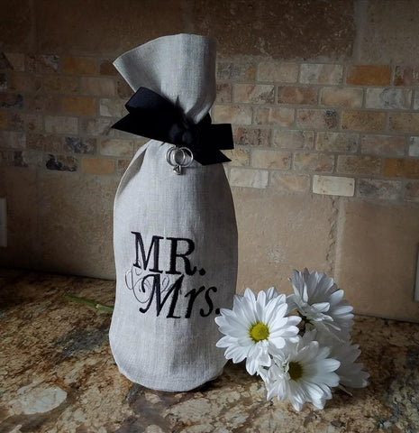 W1038 Mr. and Mrs. Wine Bag Flax with Black Lettering